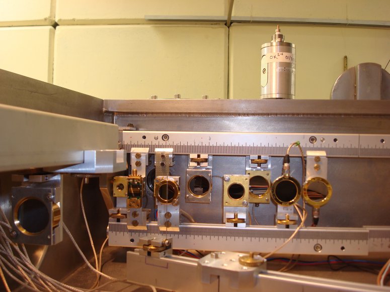 Vue des différents détecteurs de fragments du montage AGAT installé auprès de l'accélérateur TANDEM