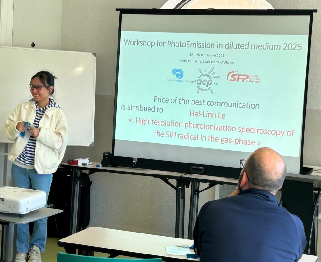 Le 24 septembre, Hai Linh LE, doctorante de l'équipe SYSTEMAE a reçu ce matin le prix de la meilleure présentation lors du Workshop « Photoemission in diluted medium 2025 » organisé par la Division de Chimie-Physique de la SCF